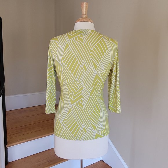 Tribal V-Neck Mock Cross Over Top. Size M - Picture 6 of 11